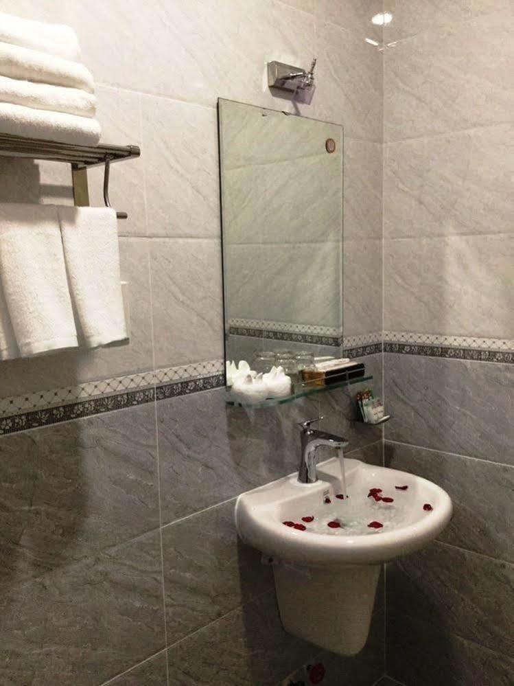 Jiny Tran Hotel Duong Dong  Extérieur photo